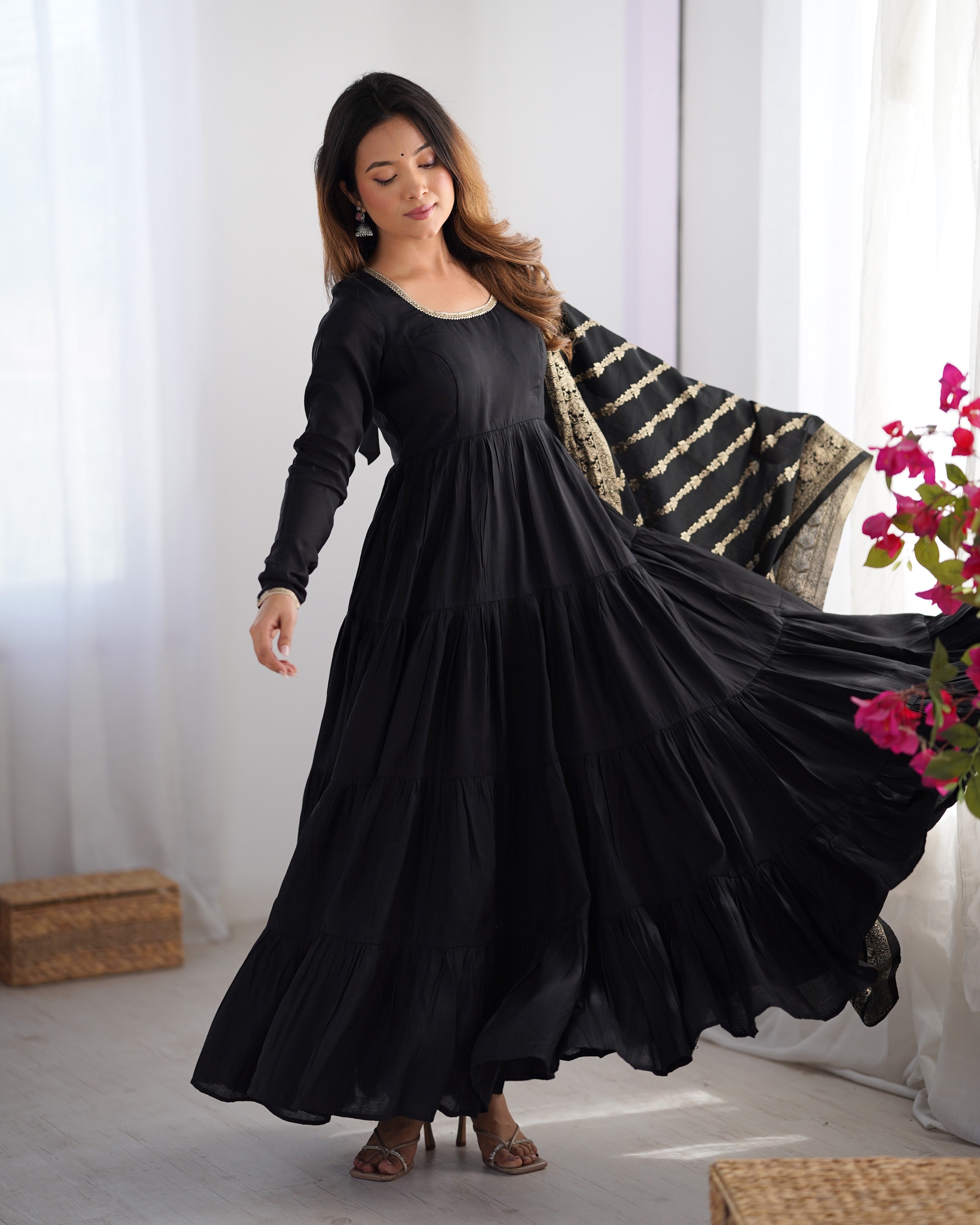 Roman Chanderi Silk Embroidered Anarkali Set – Black