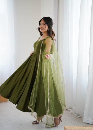 Roman Chanderi Silk Embroidered Anarkali Set – Mehndi