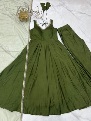 Roman Chanderi Silk Embroidered Anarkali Set – Mehndi